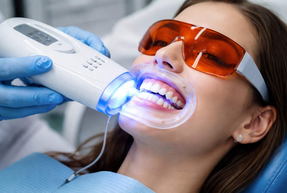 Professional teeth whitening in dental offices remains expensive, time-consuming and dependent on appointment availability. Yet the desire for a bright, white smile transcends budget constraints and scheduling flexibility. Professional-grade at-home whitening products bridge this gap, delivering results comparable to office treatments while offering convenience, cost-effectiveness and control over the whitening process. Modern whitening technology has democratized access to effective treatments previously available only through professional channels. Understanding how professional-grade products work, what ingredients matter and how to use them safely transforms teeth whitening from mysterious professional service into manageable personal care. Diamond Smile Teeth professional-grade options exemplify this accessibility, providing dentist-quality results at a fraction of traditional professional pricing.